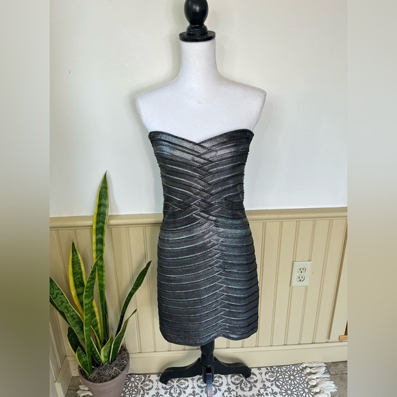 BCBG Max Azria Strapless Mini Dress Sz M | Metallic Y2K Bodycon Kardashian - Picture 1 of 16